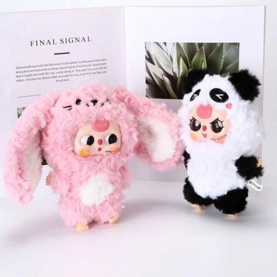 The child is three years old the third generation\'s cutest