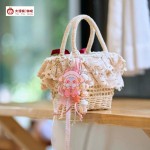 A three-year-old child\'s love chain time mobile phone chain